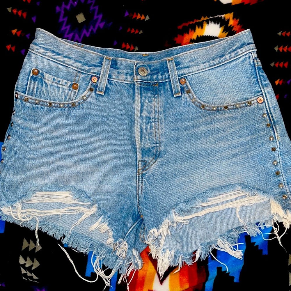 Cute studded Levi shorts